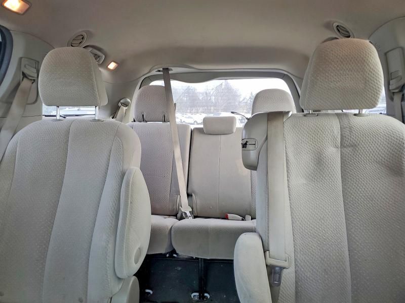 2011 Toyota Sienna le