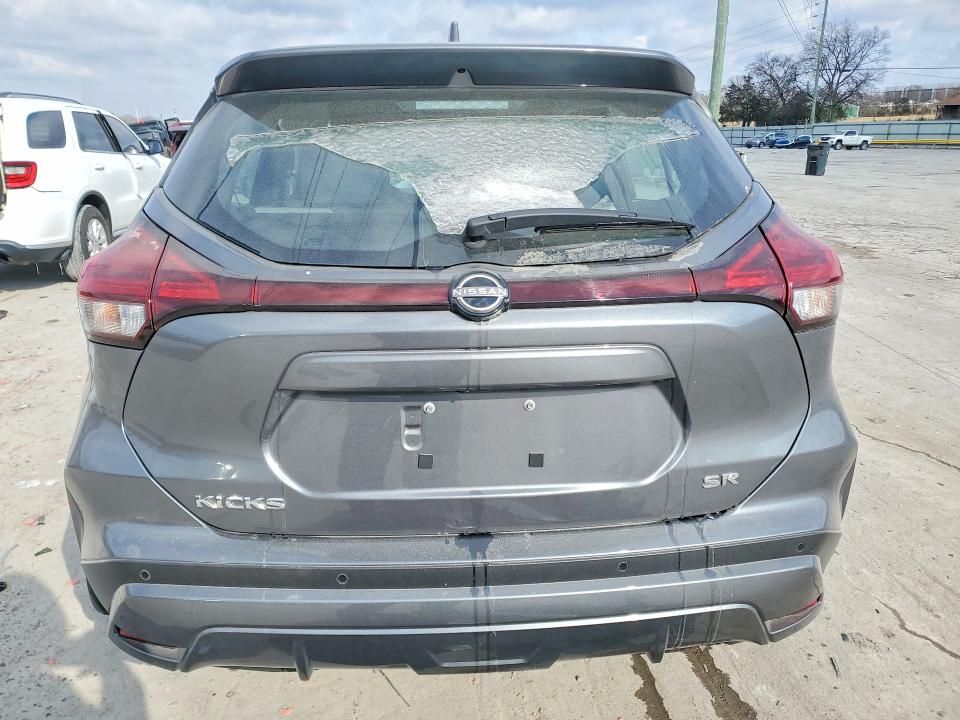 2024 Nissan Kicks sr