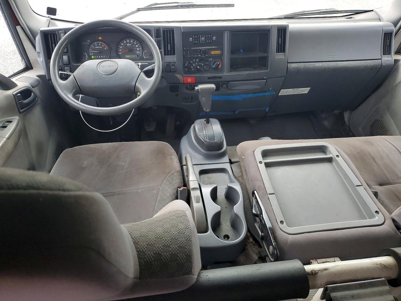 2009 Isuzu NPR Crew Cab Flatbed Truck