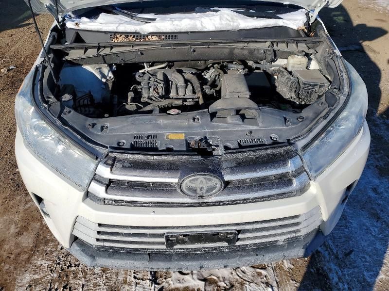 2018 Toyota Highlander se