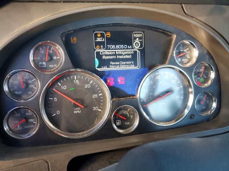 2014 Kenworth T680 Semi Truck