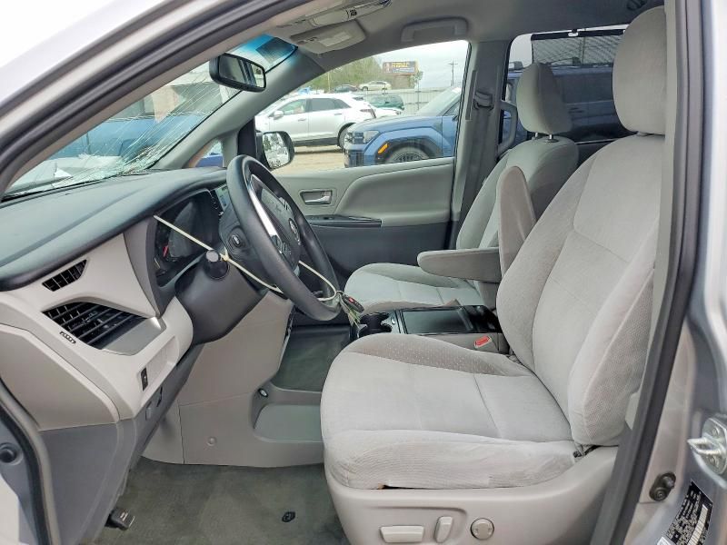 2016 Toyota Sienna le