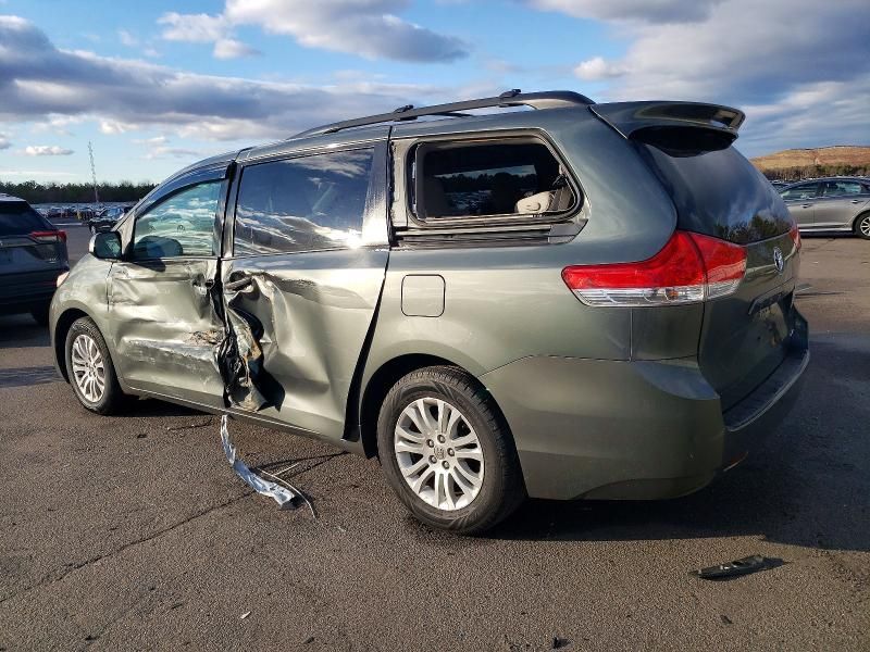 2014 Toyota Sienna xle