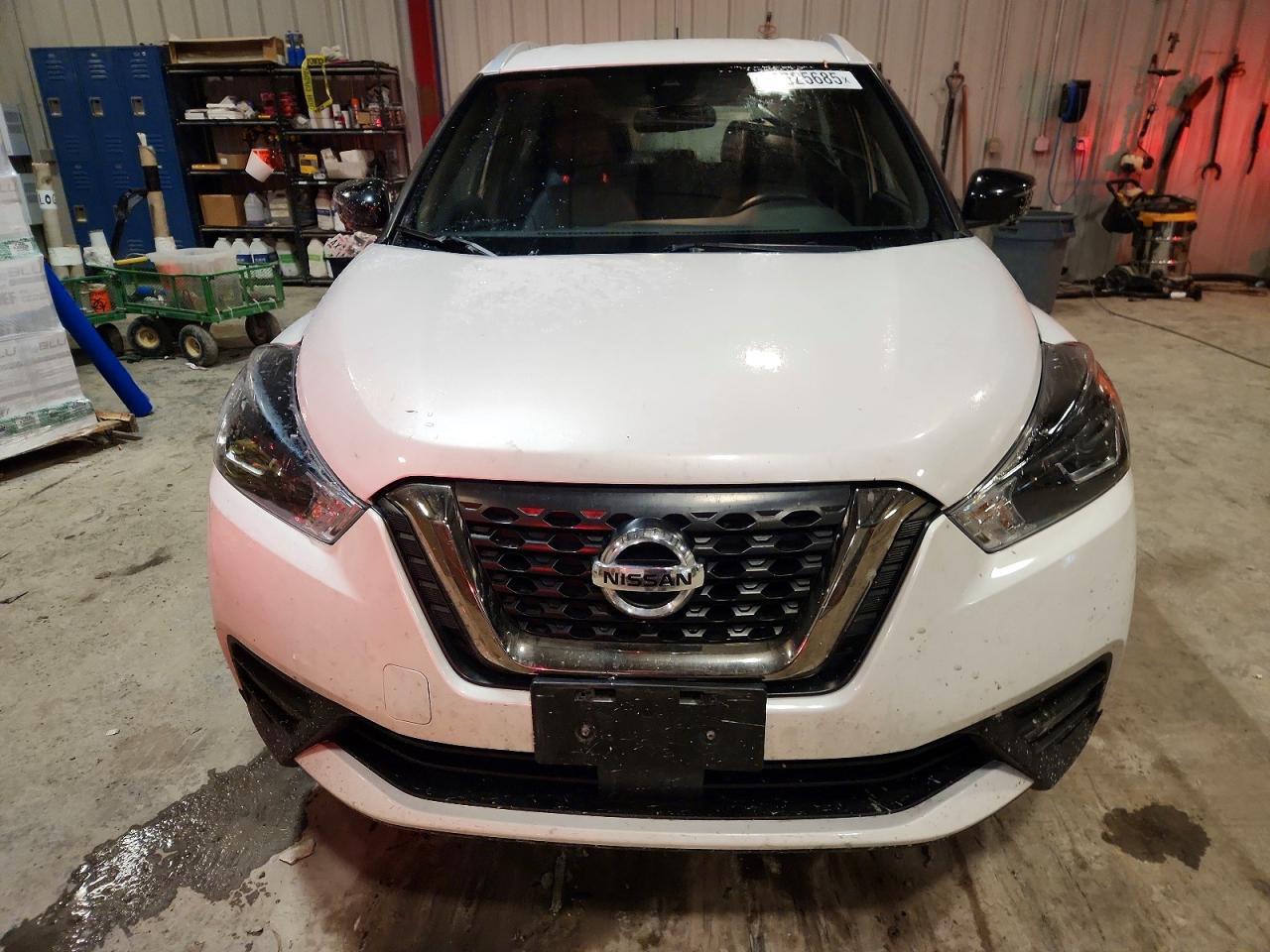 2020 Nissan Kicks sr