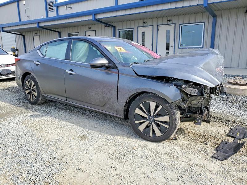 2021 Nissan Altima sv