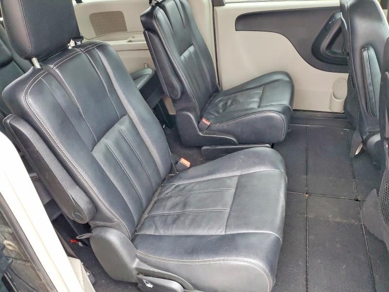 2013 Chrysler Town & Country Touring