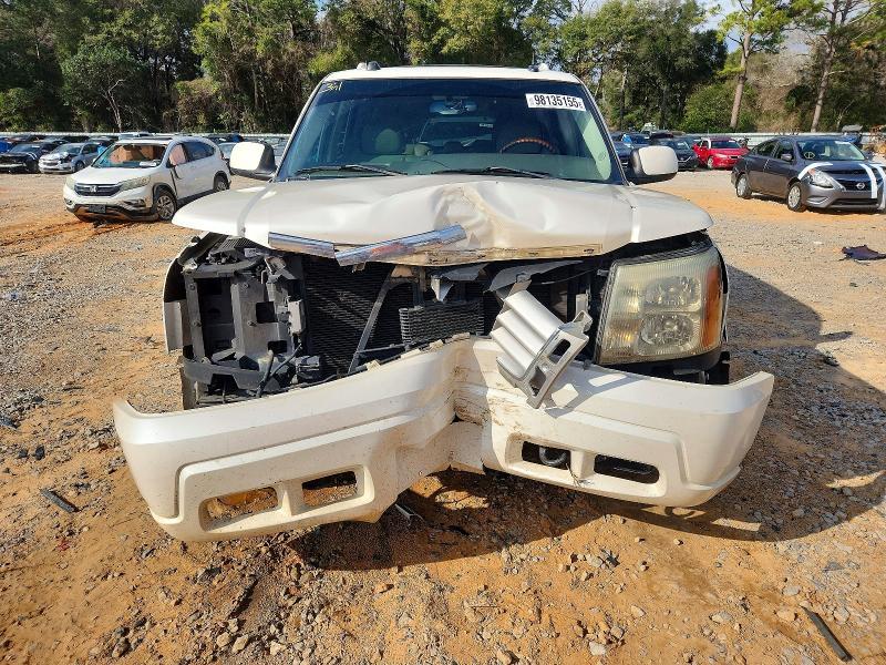 2004 Cadillac Escalade Luxury