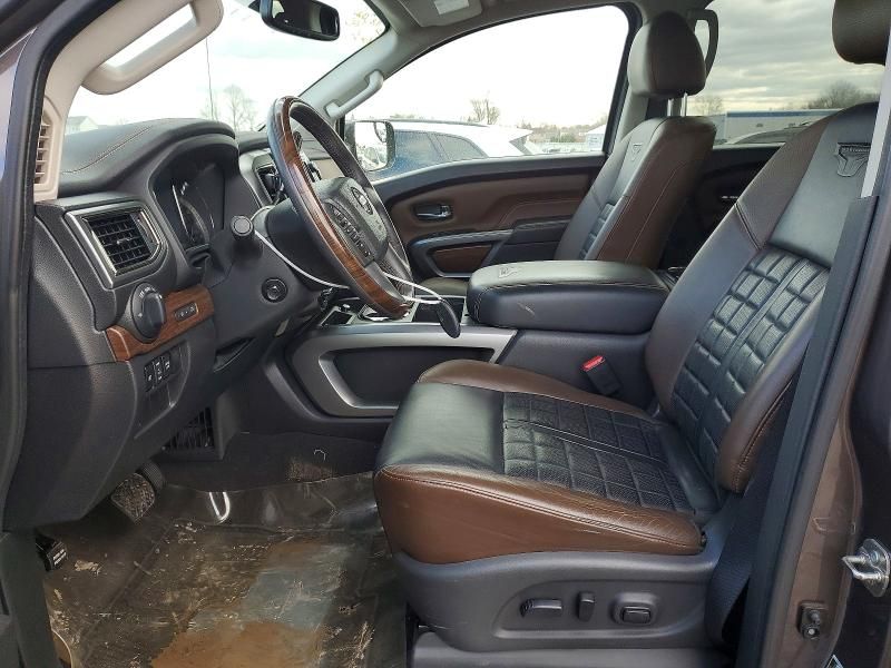 2017 Nissan Titan sv