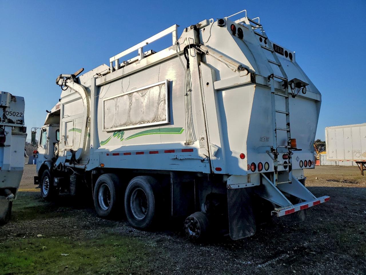 2006 Autocar WX Refuse Truck
