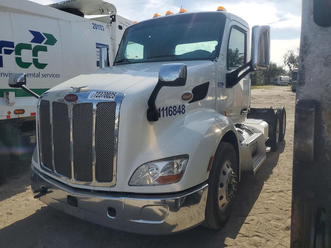2020 Peterbilt 579 Semi Truck
