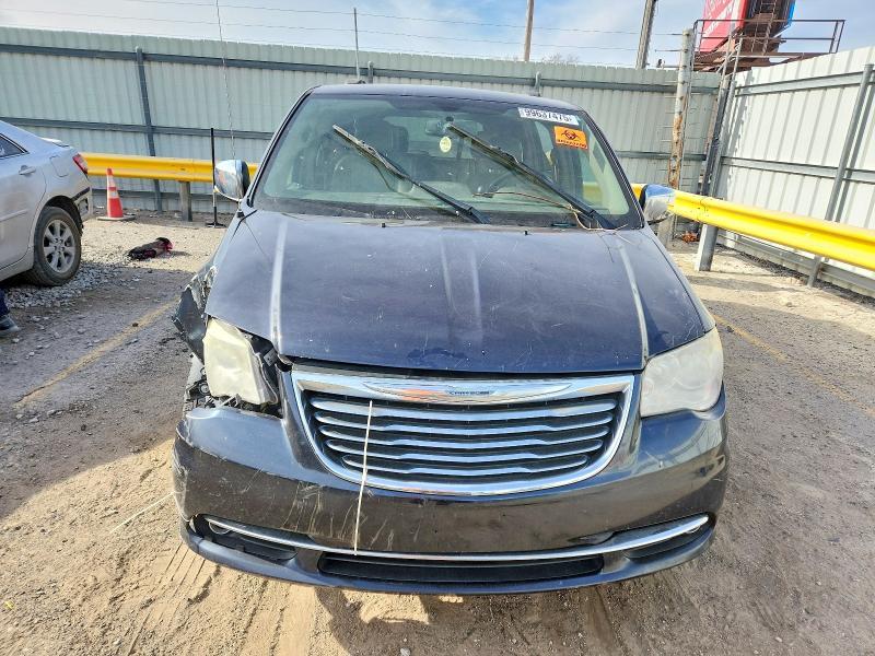 2013 Chrysler Town & Country Touring l