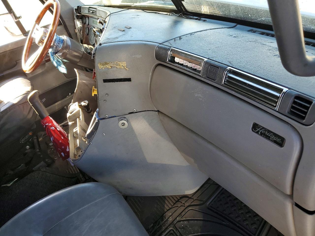 2006 Freigliner 2006 Freightliner CST120 Semi Truck