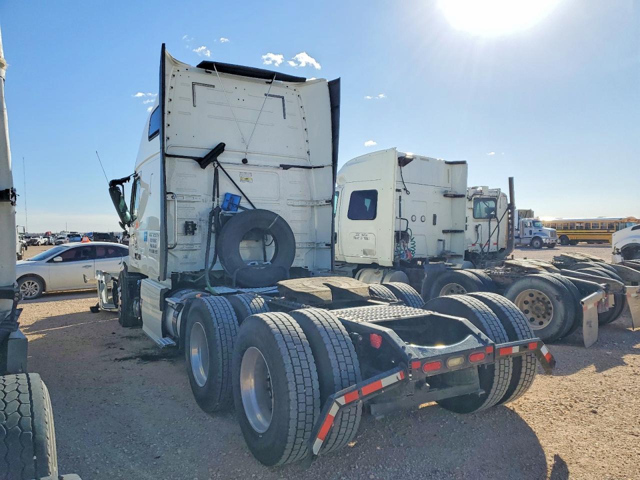 2018 Volv O VNL Semi Truck