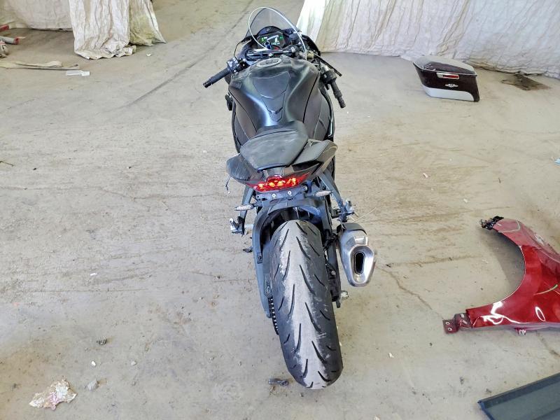 2025 Kawasaki ZX1002 M