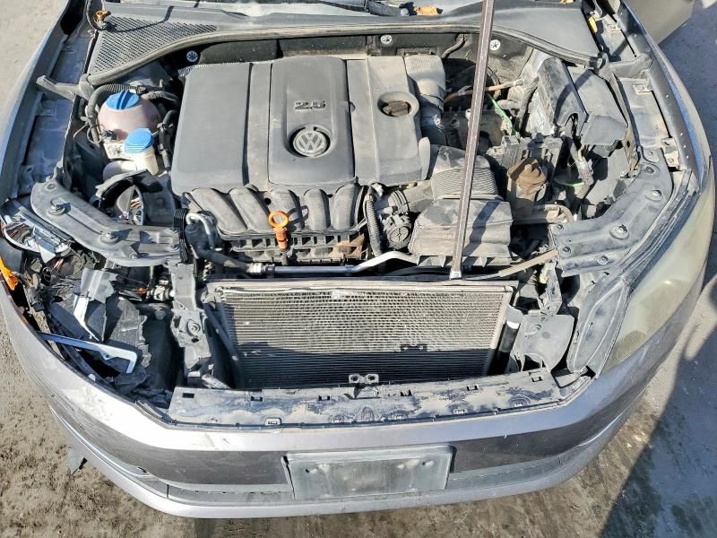 2013 Volkswagen Passat se