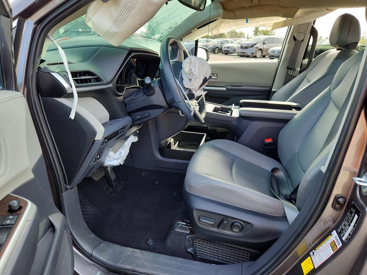 2023 Toyota Sienna xle 7-passenger