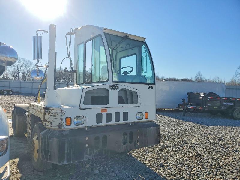 2020 Autocar Llc 2020 Autocar Xspotter OFF-HIGHWAY Yard Truck