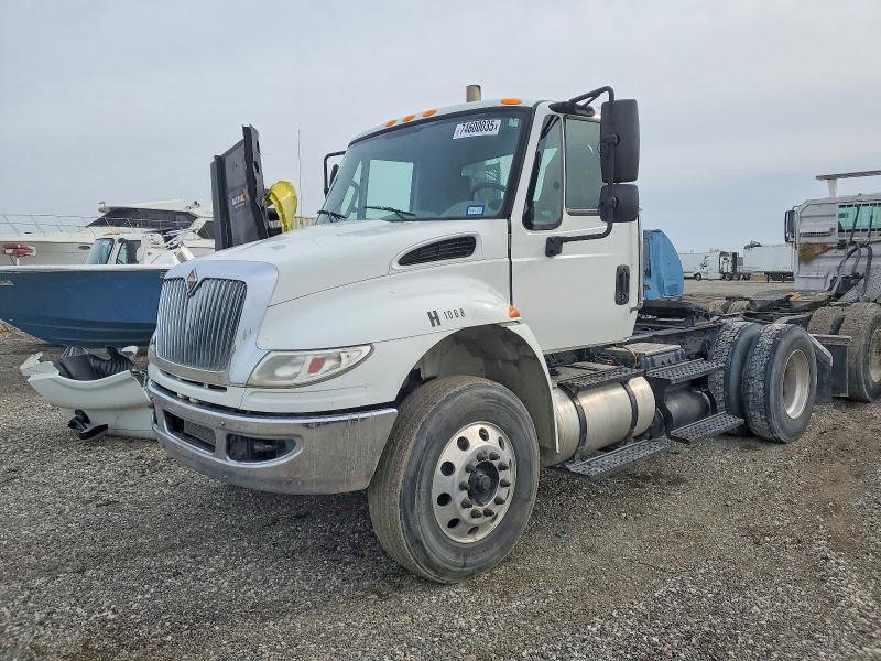 2016 International 4400 Semi Truck