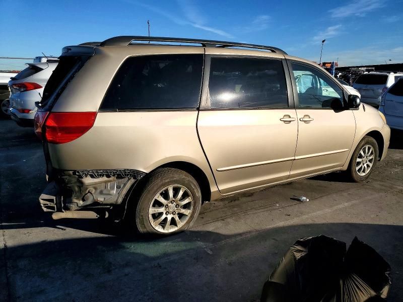 2004 Toyota Sienna ce