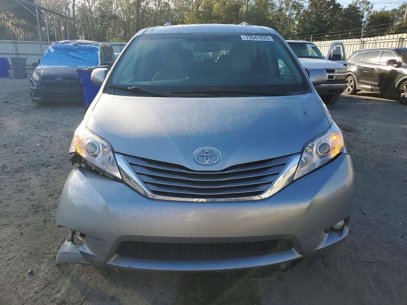2016 Toyota Sienna xle 8-passenger