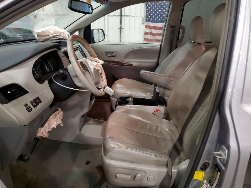 2013 Toyota Sienna xle