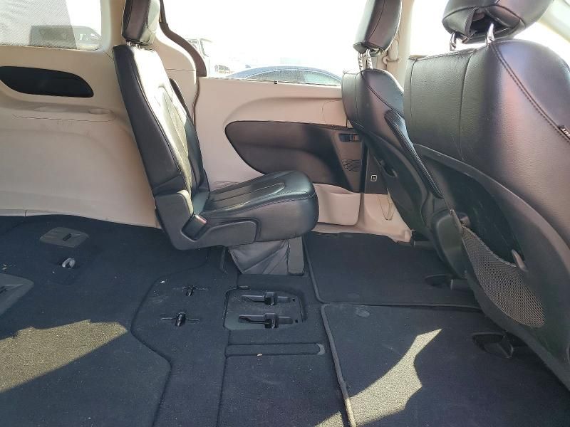 2017 Chrysler Pacifica Touring l