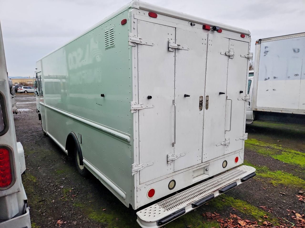 2008 Freightliner MT45 Chassis Delivery Van