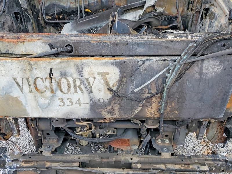 2011 Isuzu Npr box Truck