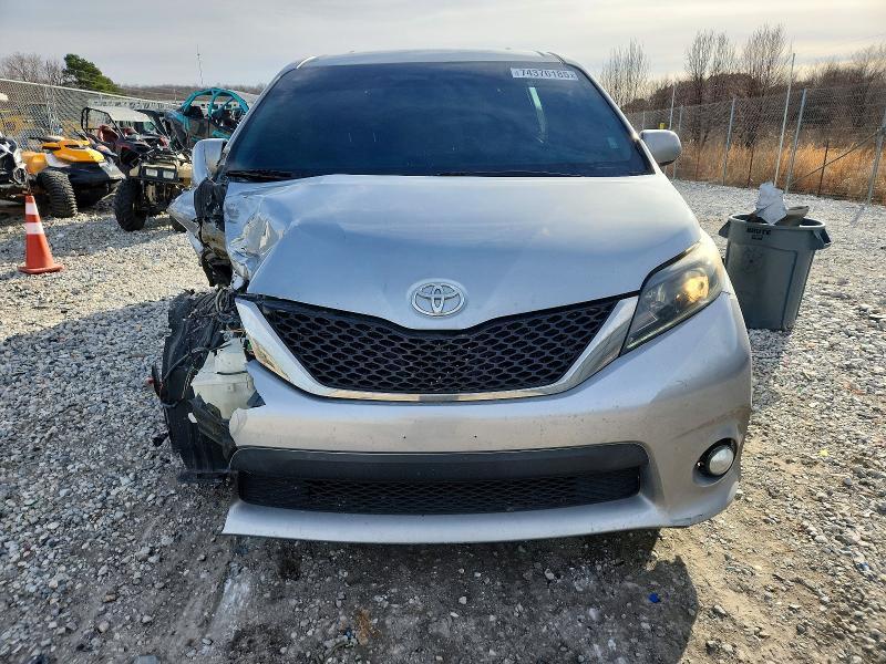2015 Toyota Sienna Sport