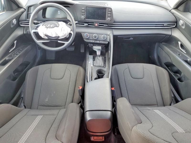 2025 Hyundai Elantra se