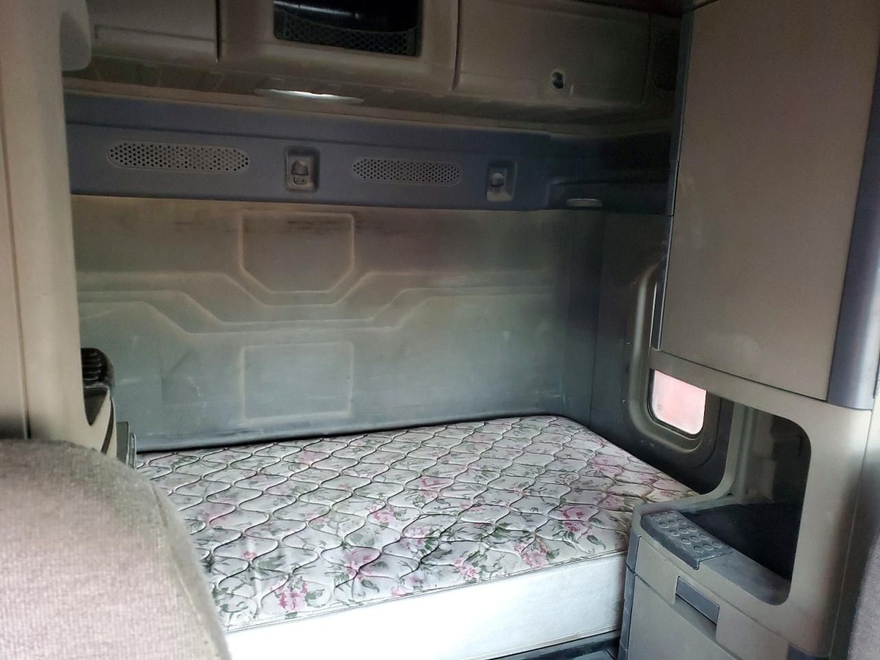 2016 Freightliner Cascadia 125 Semi Truck