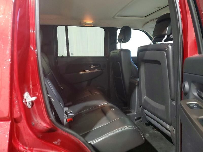 2012 Jeep Liberty jet