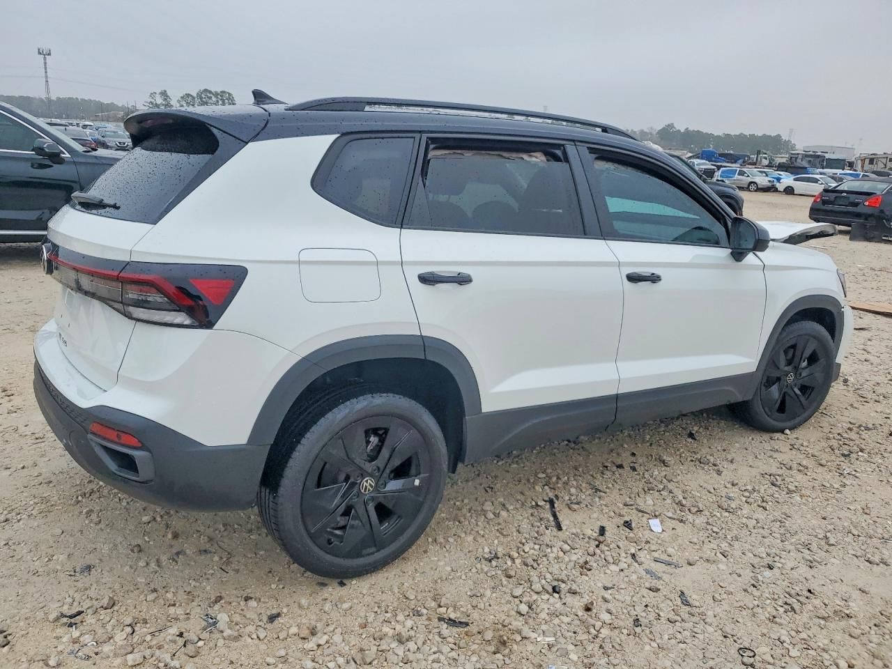 2025 Volkswagen Taos se Black