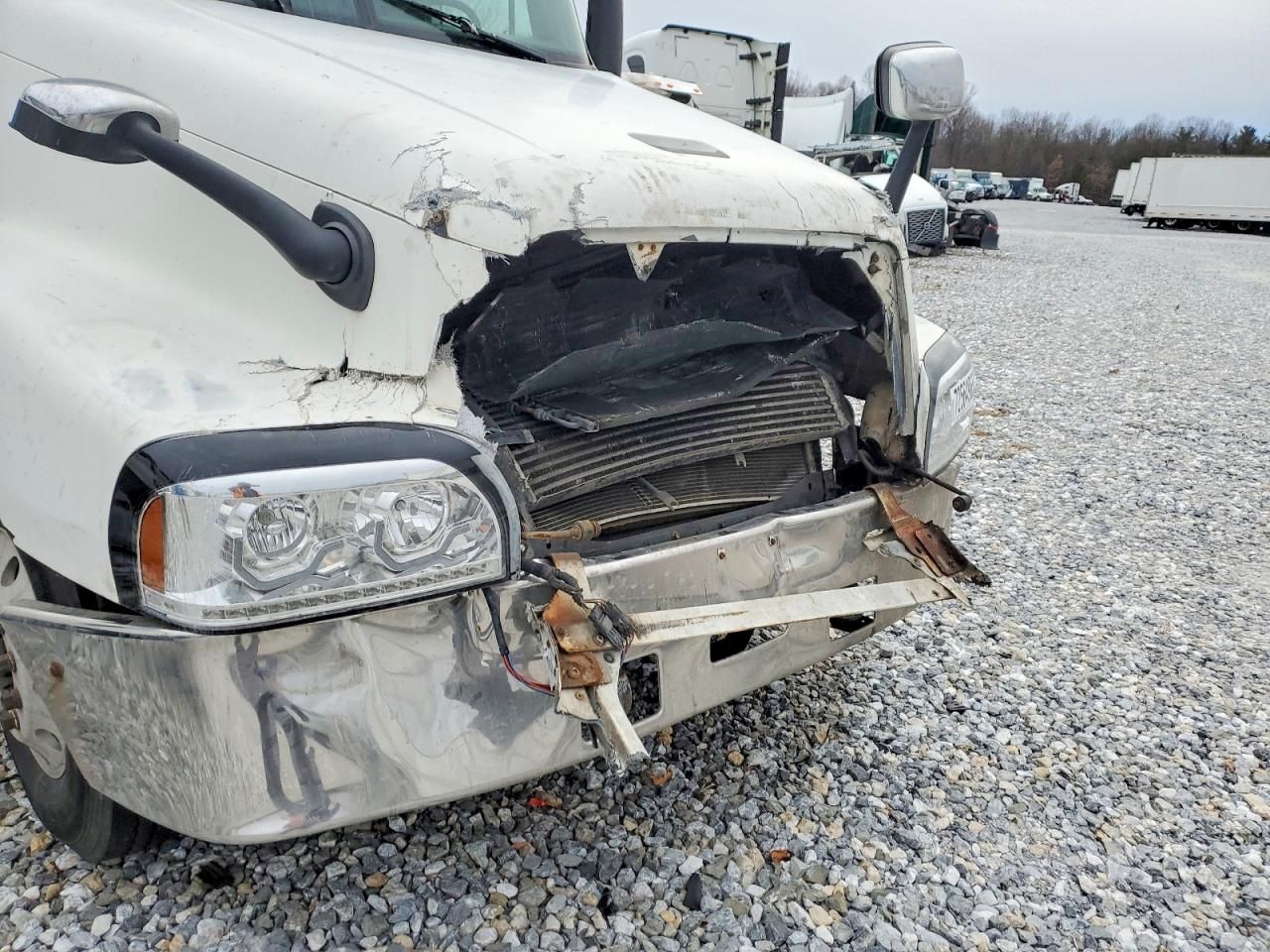 2000 Freightliner Conventional FLC120