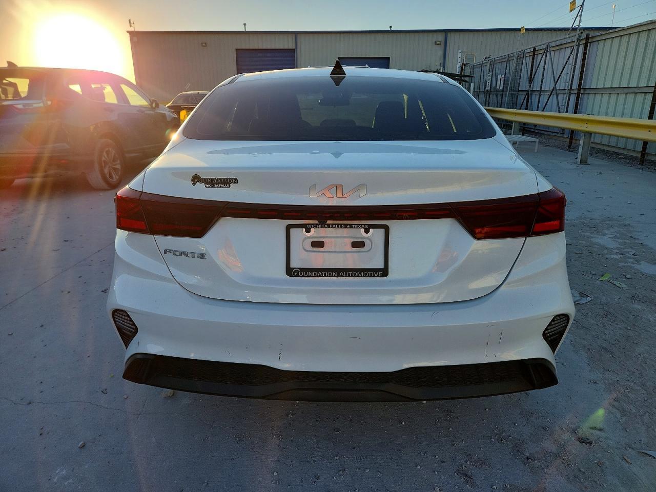 2024 KIA Forte lx