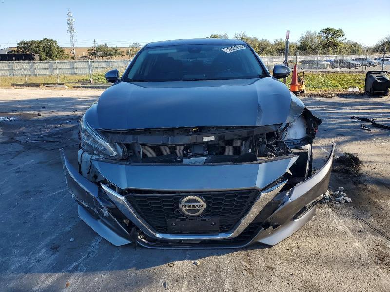 2021 Nissan Altima sv