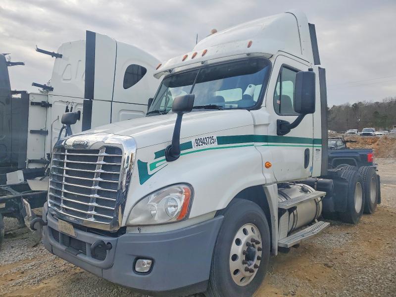 2016 Freightliner Cascadia 125 Semi Truck