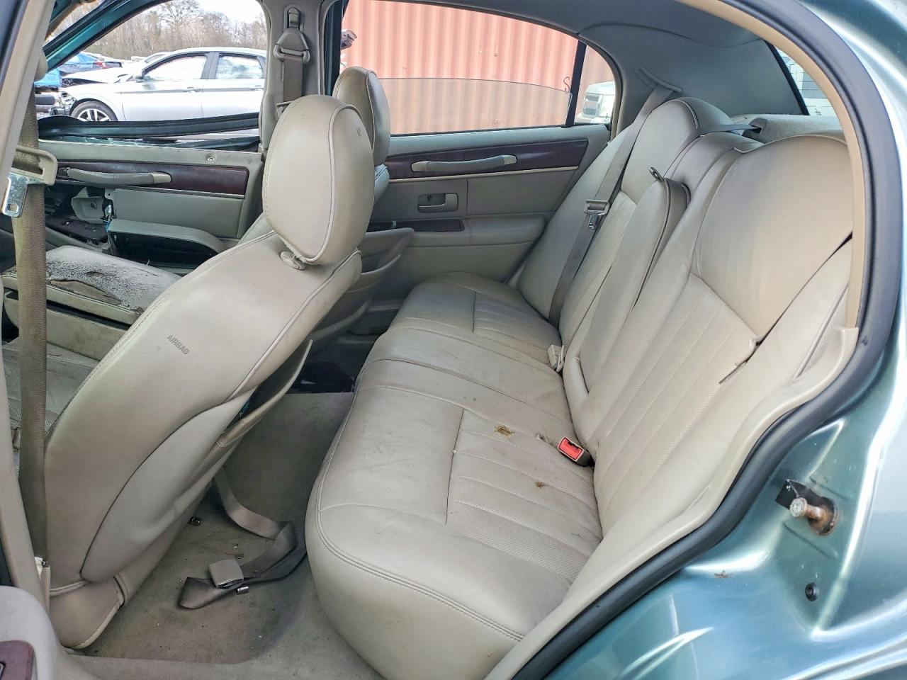 2003 Lincoln Town car Signature