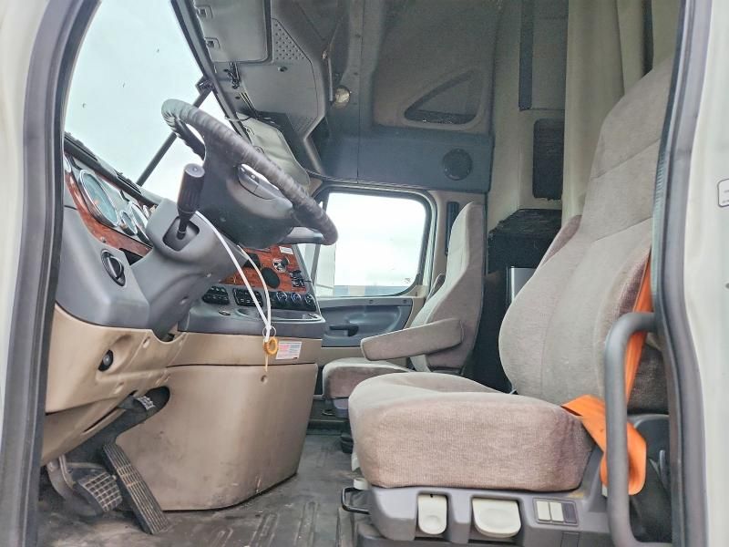 2017 Freightliner Cascadia 125 Semi Truck