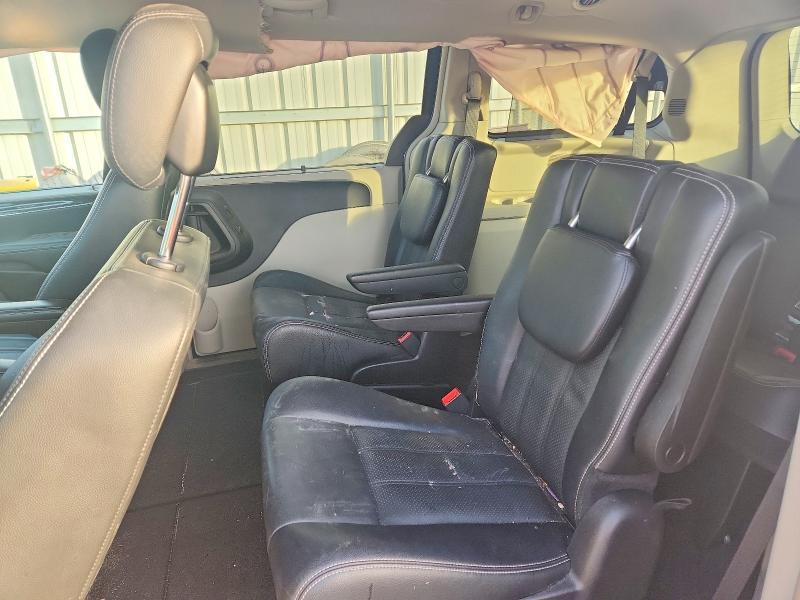 2013 Chrysler Town & Country Touring l