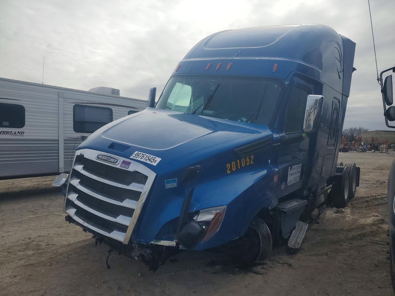 2020 Freightliner Cascadia 126 Semi Truck