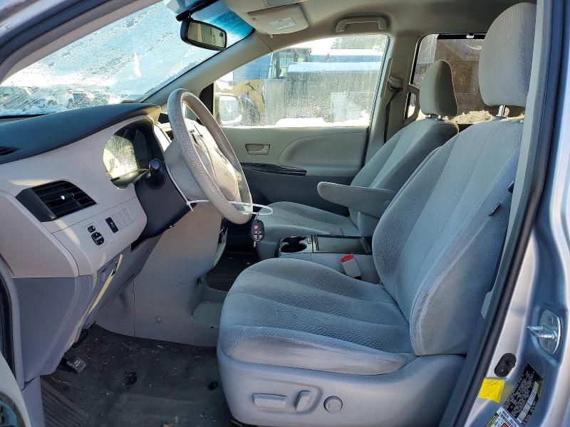 2013 Toyota Sienna le