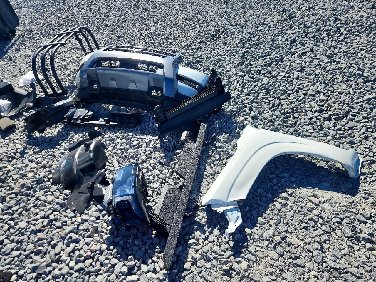 2025 Nissan Frontier s