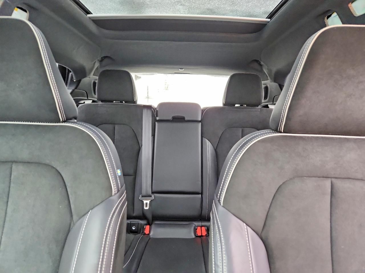 2022 Volvo Xc40 T5 R-design