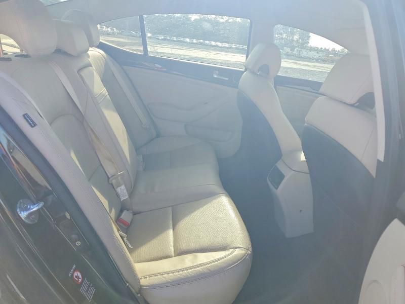 2016 KIA Cadenza Luxury