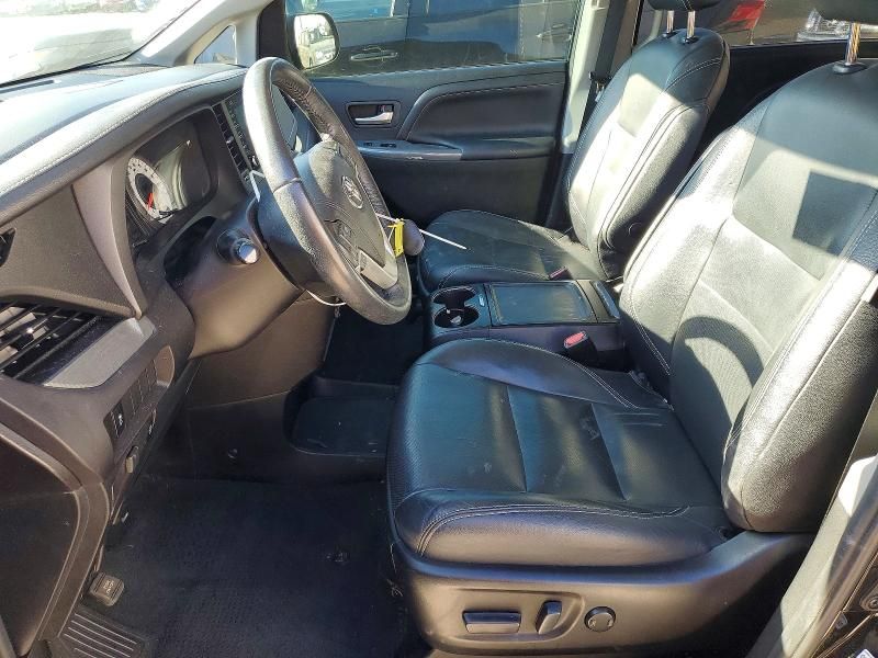 2019 Toyota Sienna se