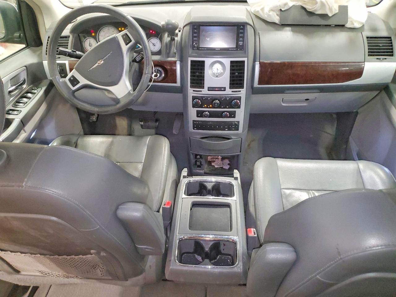 2010 Chrysler Town & Country Touring