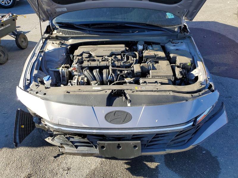 2024 Hyundai Elantra se