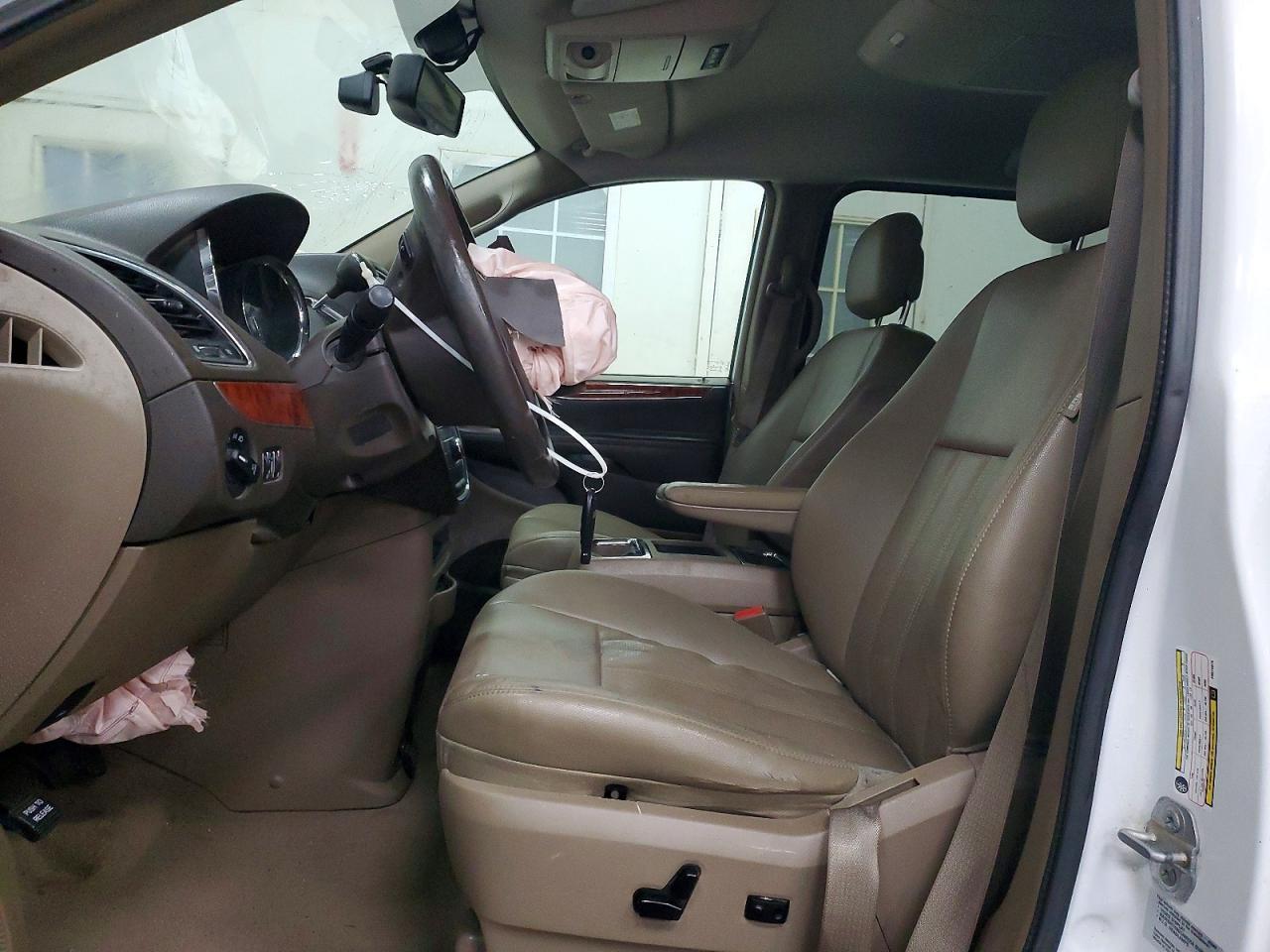 2015 Chrysler Town & Country Touring l