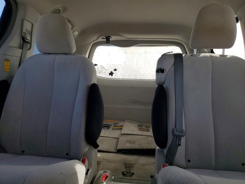 2014 Toyota Sienna le